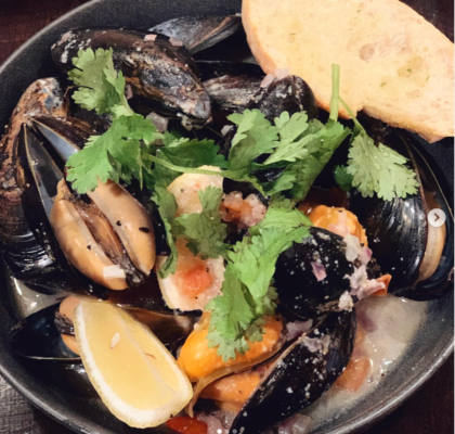 Steamed Mussels with Chardonnay at Shoestring Cafe | Hidden Gems Vancouver